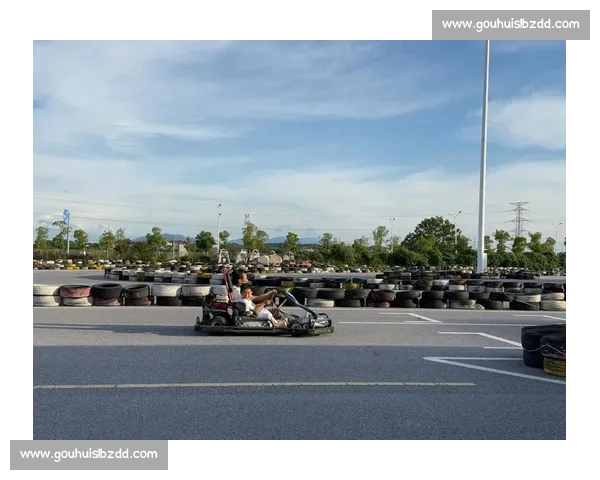 70 岁赛车手孙玉卿:速度与激情的人生下半场 70 岁赛车手孙玉卿:速度与激情的人生下半场