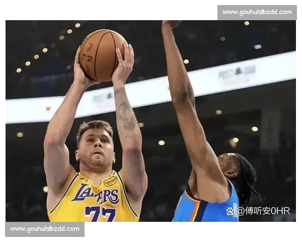 围绕湖人对阵热火争议判罚引发联盟公正性激烈讨论与裁判尺度问题 围绕湖人对阵热火争议判罚引发联盟公正性激烈讨论与裁判尺度问题